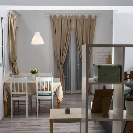 Cozy Overlooking Downtown Makarska