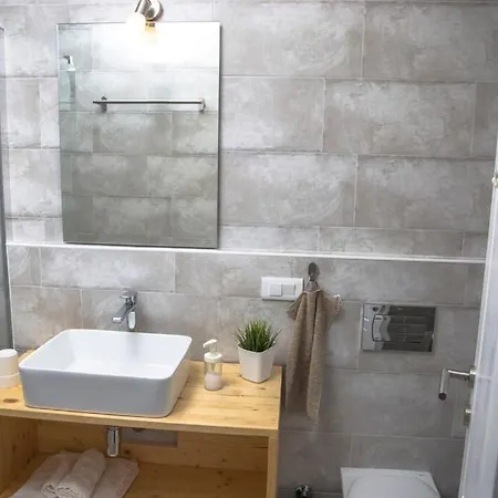 Cozy Overlooking Downtown Apartman