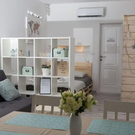 Cozy Overlooking Downtown * Makarska