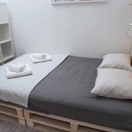 Cozy Overlooking Downtown * Makarska