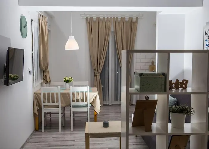 Cozy Overlooking Downtown Makarska