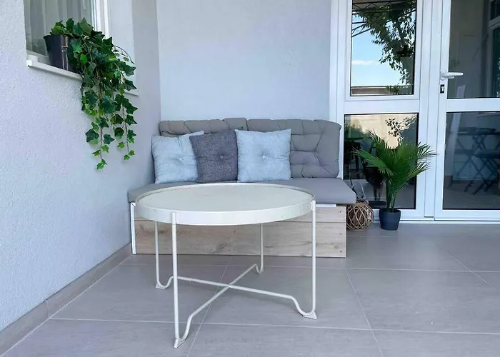 Cozy Overlooking Downtown *