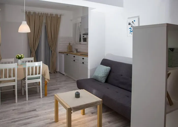 Cozy Overlooking Downtown * Makarska
