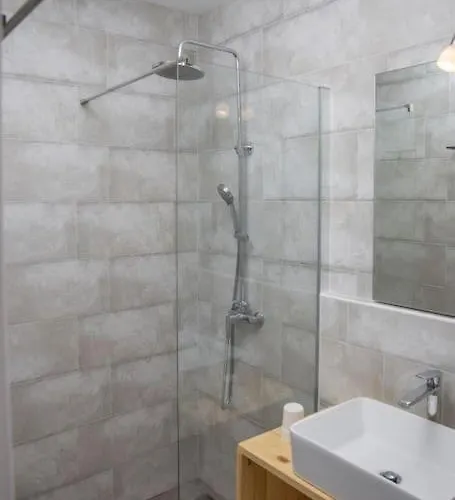 Cozy Overlooking Downtown Makarska