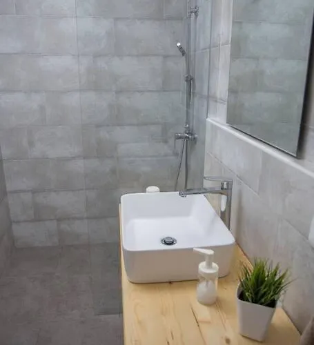 Cozy Overlooking Downtown Apartman Makarska