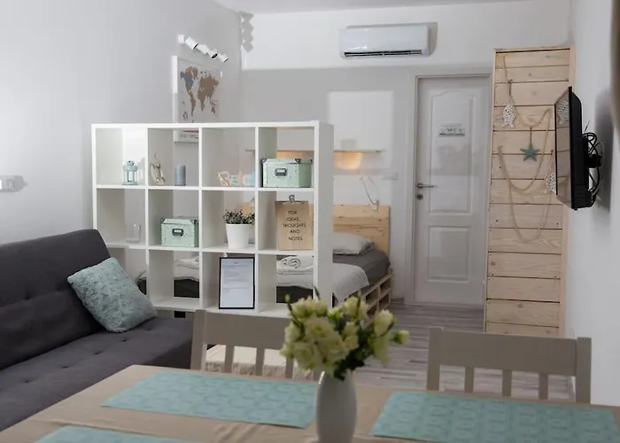 Cozy Overlooking Downtown * Makarska