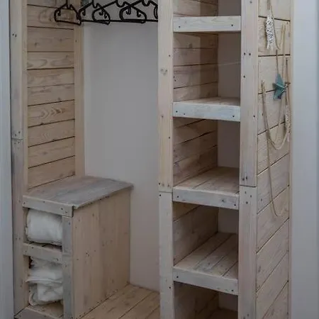 Cozy Overlooking Downtown דירה *