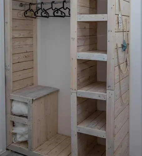 Cozy Overlooking Downtown Apartment *