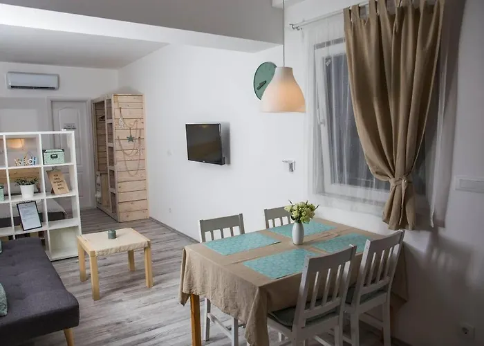 Cozy Overlooking Downtown